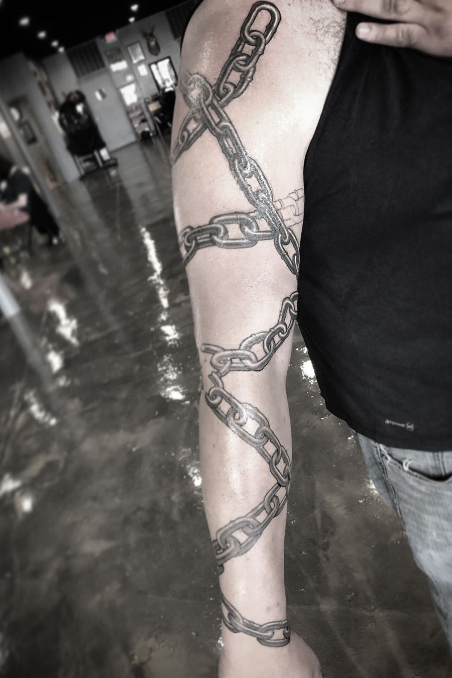 Tatuajes de cadenas en el brazo significado